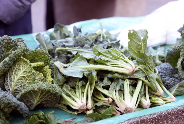 Šibenik: Ponuda vo?a i povr?a na tržnici