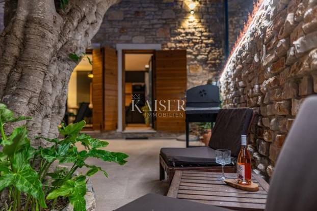 FOTO Ova vila sagrađena od kamena starog 120 godina, a cijena je prava sitnica