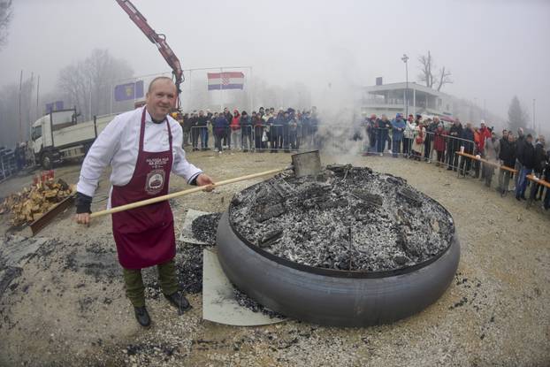 U Oroslavju pripremljena najveća peka na svijetu
