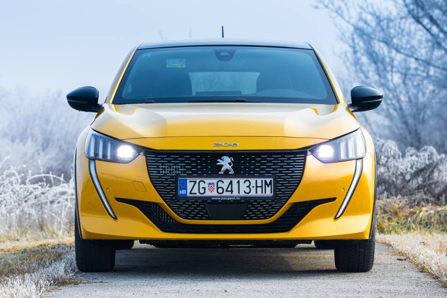 Peugeot 208 europski je auto godine, iza su Tesla 3 i Taycan