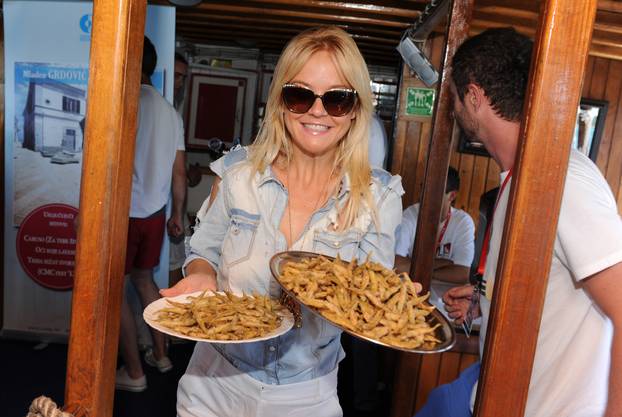 Vodice: Maja Šuput uživala u organiziranom obilasku grada brodom