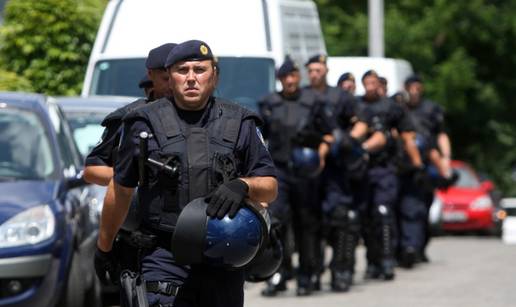 Živi zid: Policija je bila nasilna, našem aktivistu su slomili nogu