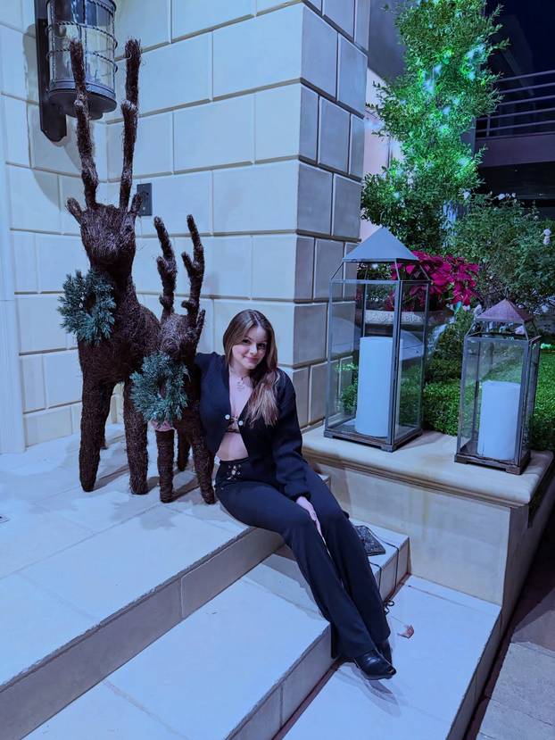 FOTO Sjećate se Alex iz Moderne obitelji? S 18 je smanjila grudi, pogledajte kako danas izgleda