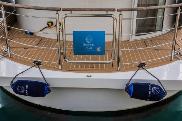 Split: Neobično plovilo na Zapadnoj obali