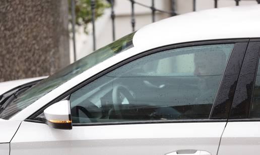 DRUGI LAUF USKOKA Istra&zcaron;itelji pred ku&cacute;om Vedrana Pavleka u ski aferi koja trese Hrvatsku!