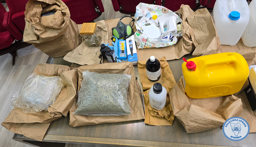 VIDEO Četvero 'palo' s drogom u Istri: Evo što su im sve pronašli. 'Speed' su proizvodili u Austriji