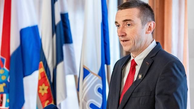 Osijek: Predsjednik Domovinskog pokreta Ivan Penava o zatvaranju rafinerije Sisak