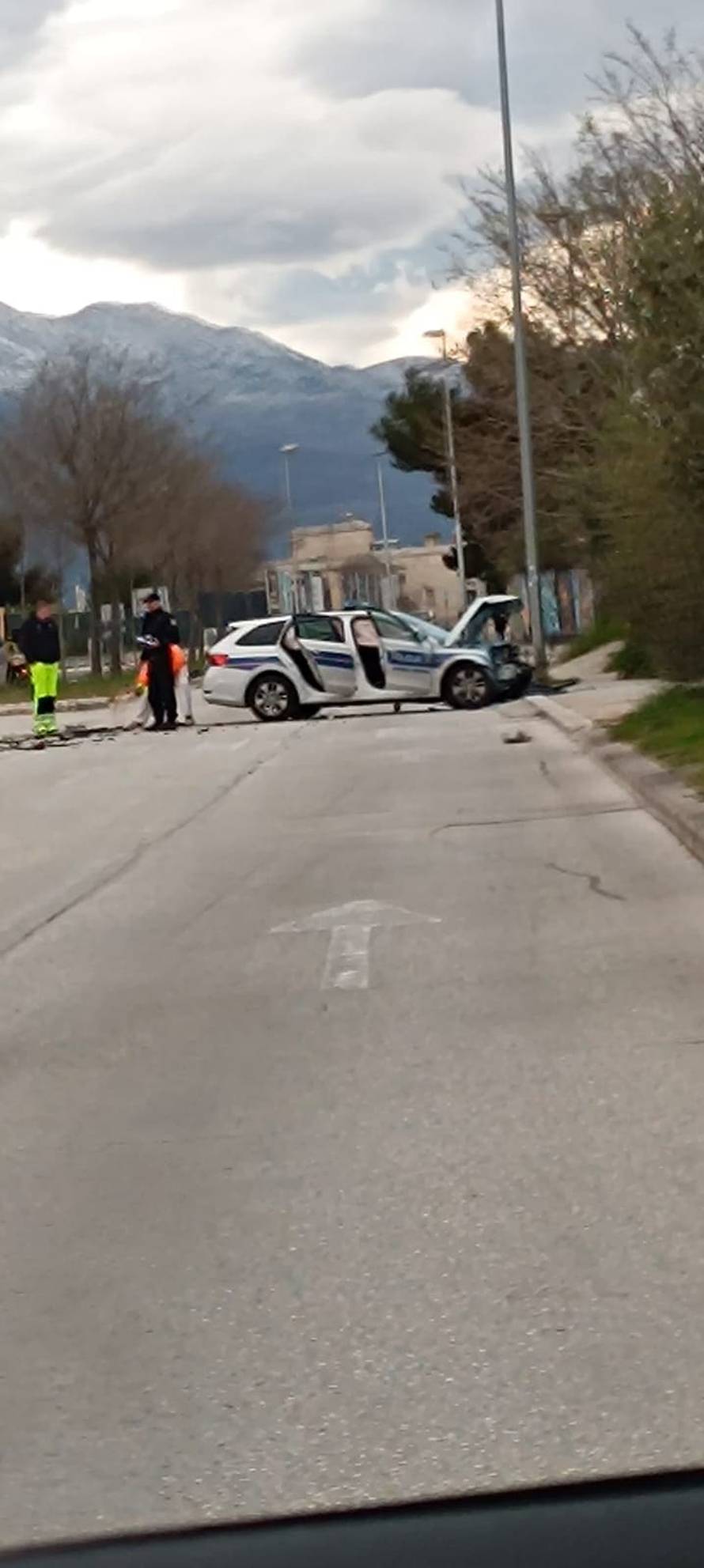 U Splitu sudar policijskog i osobnog auta, nastale su gužve