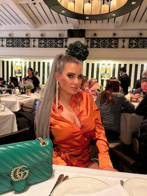 FOTO Koja je koja? Zaludila je muškarce u Playboy kući, a onda se pojavila i blizanka...