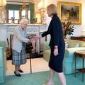 FOTO Elizabeta II. se u utorak susrela s novom premijerkom, već je tada zabrinula javnost...