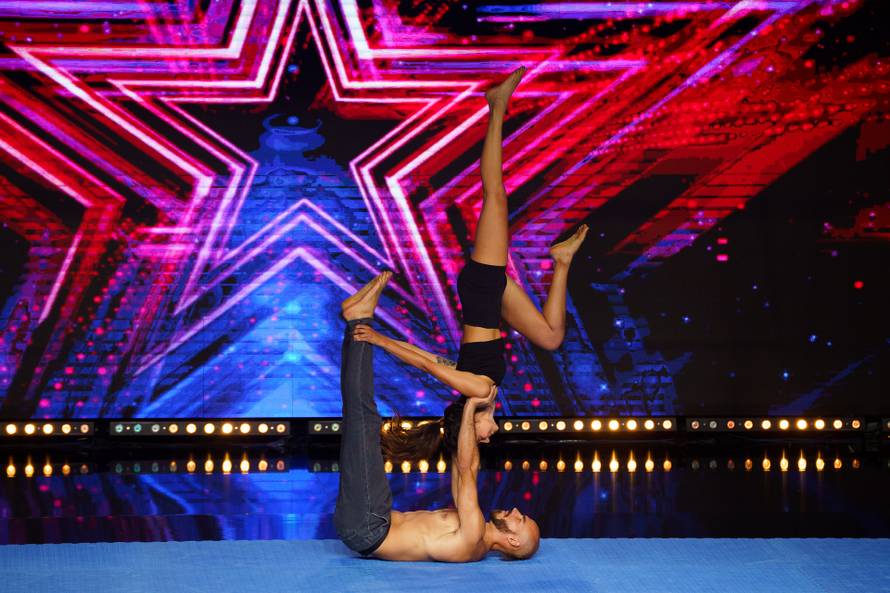 Pjevači i akrobatski plesači, ali i prvi zlatni gumb obilježili su prvu emisiju 'Supertalenta'