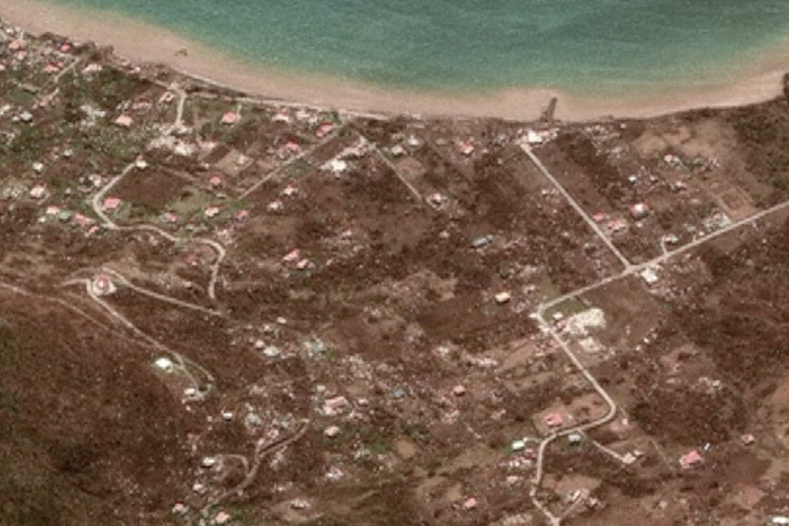 Satelitske slike pokazuju karipske otoke prije i nakon uragana Beryl