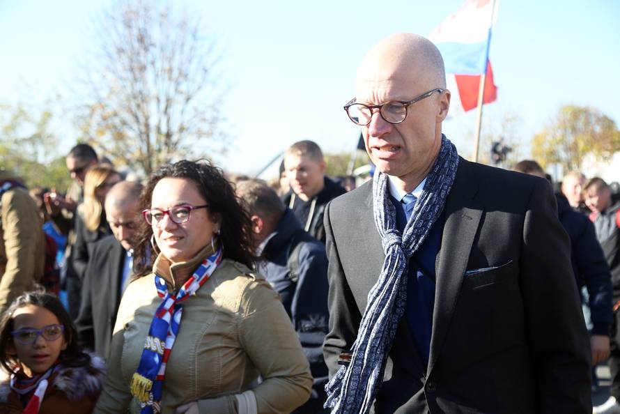 Hrvatska se danas u Vukovaru poklonila nevinim žrtvama