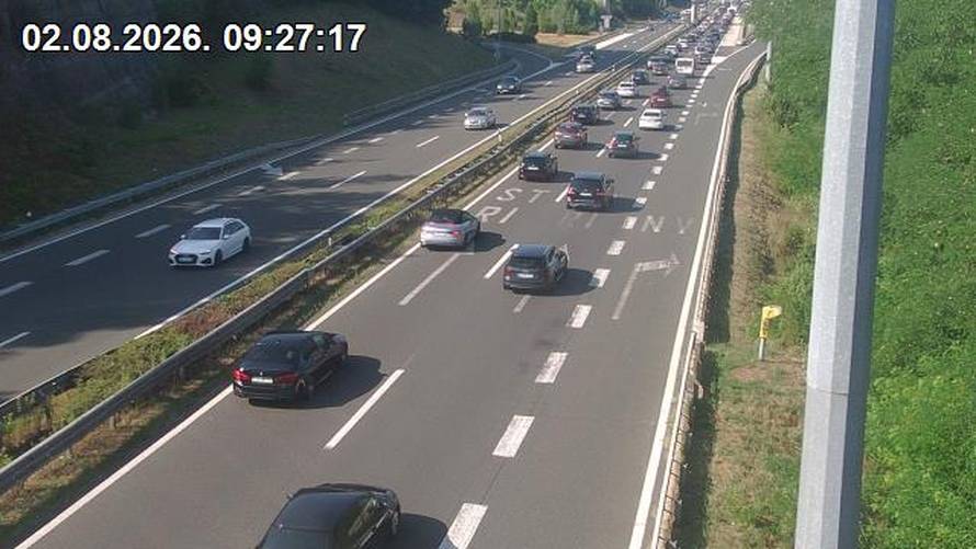 FOTO Gužve na autocestama od ranog jutra: 'Iz Zagreba pa sve do Karlovca treba čak dva sata'