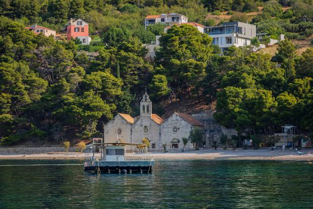 Vis: Jutarnje vizure gradića Komiže