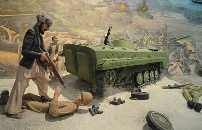 Rekonstrukcija invazije Sovjeta na Afgan u muzeju