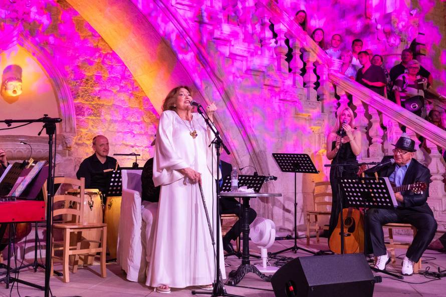 Prvi dubrovački oproštajni koncert Tereze Kesovije