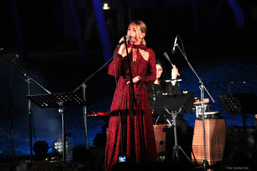 Otvoren 23. Art&More festival: Okupljene  je oduševio glazbeni program, stigla i Mila Elegović