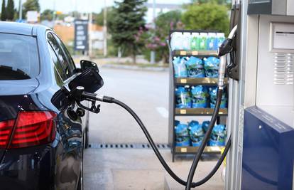 Vlada objavila nove cijene: Od utorka jeftiniji benzin i dizel