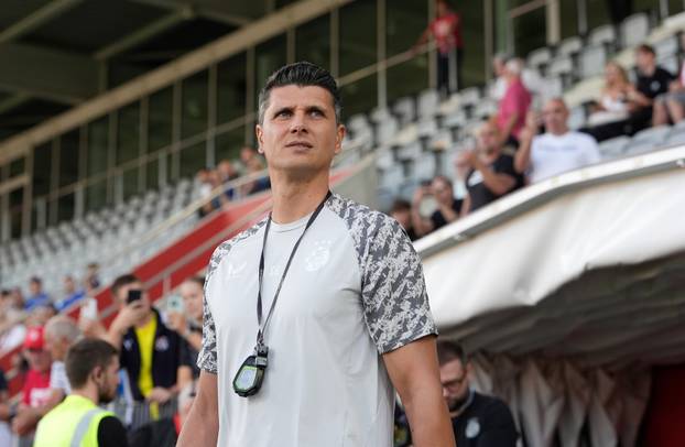 Thun: Zagrijavanje igrača prije početka utakmice FC Thun - GNK Dinamo