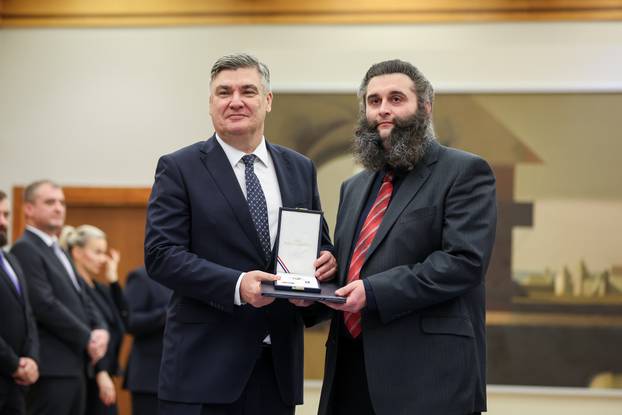 Zagreb: Zoran Milanović uručio odlikovanja i priznanja zaslužnim pojedincima i organizacijama iz područja kulture, znanosti, sporta i gospodarstva