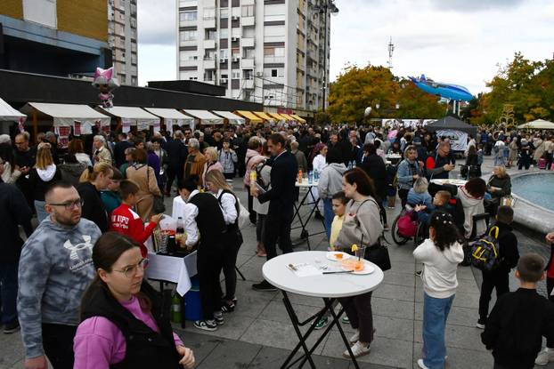 FOTO Slavonski Brod oborio rekord: Na Pogačafestu ispekli pogaču dugačku 20 metara!