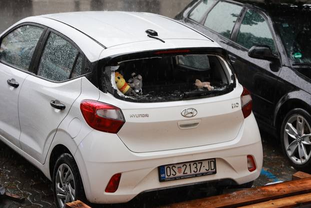 Osijek: Jak vjetar srušio drvenu skelu