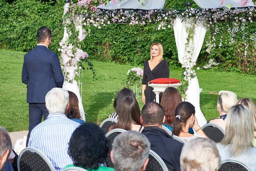 Pale su dvije prosidbe u finalu, a cure ljute: 'Nije bio vrijedan'