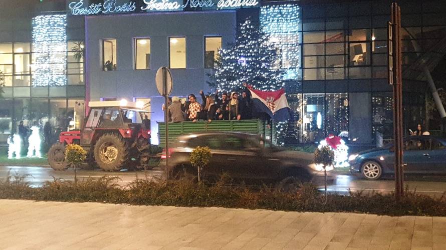 VELIKA GALERIJA Vatreno ludilo: Pogledajte kako Hrvatska slavi pobjedu nad Brazilcima u Katru