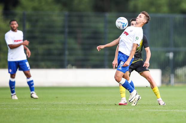 Radomlje: Pripremna nogometna utakmica između Kalcer Radomlje i HNK Hajduk