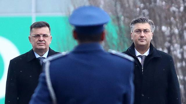 Andrej Plenković stigao je u Sarajevo, dočekao ga je predsjedavajući Vijeća ministara BiH Zoran Tegeltija
