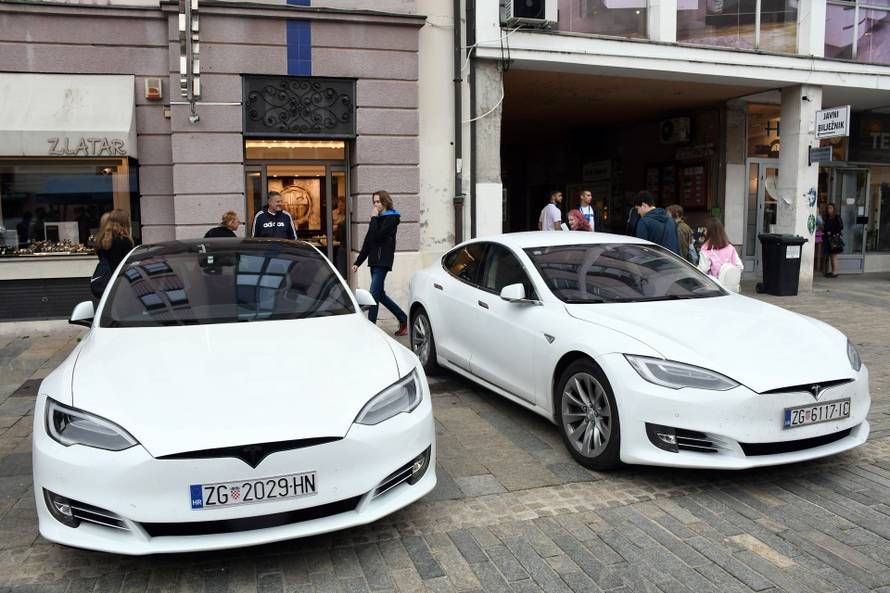 U Sisku je održana 6. izložba električnih i hibridnih automobila