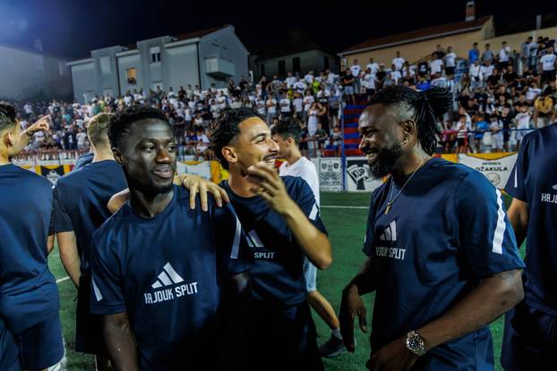 Split: Igrači Hajduka posjetili su Torciida kup