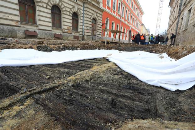 U središtu Karlovca pronađeni ostaci ceste stare 400 godina