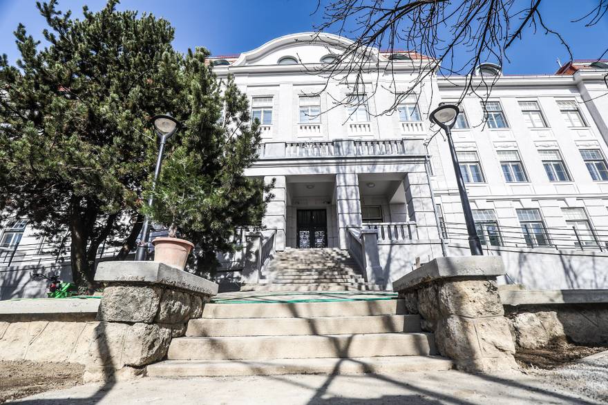 Klinika za ženske bolesti i porode u Petrovoj ulici