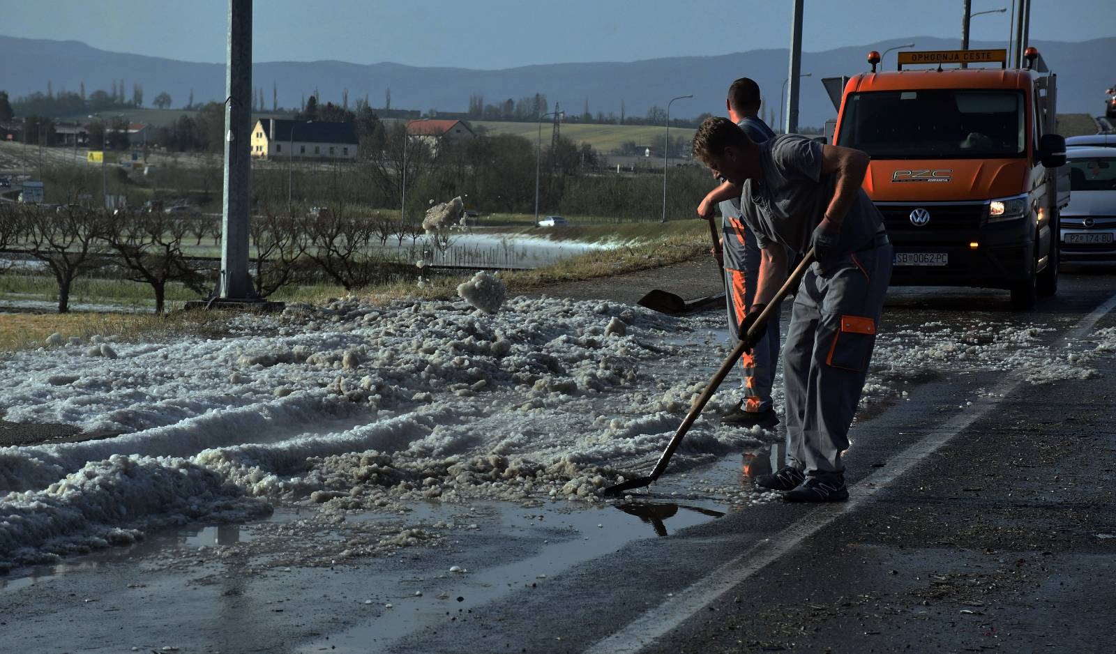 Snažno nevrijeme praćeno tučom poharalo Požegu i okolna sela