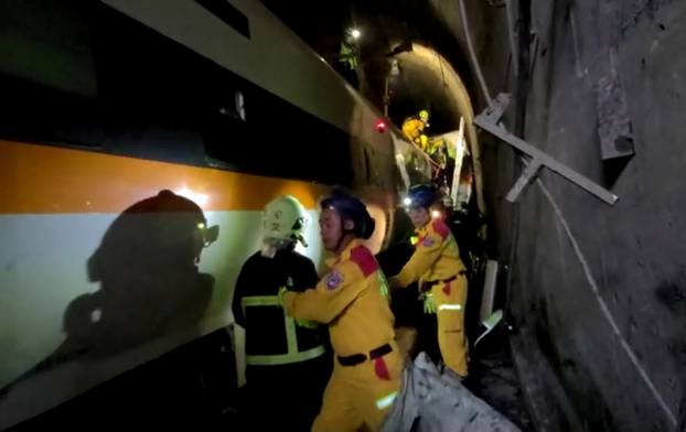 Train derails in a tunnel near Hualien