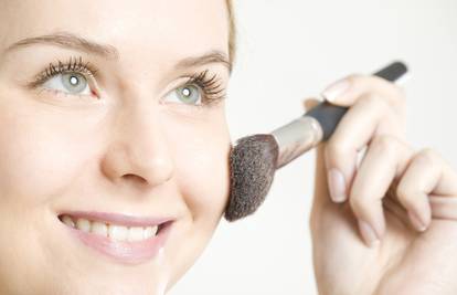 Ključni savjeti za 'clean' make-up: Od rumenila do podloge
