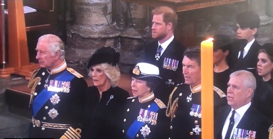 Opet kritiziraju princa Harryja: 'Nije pjevao himnu, kakvo nepoštovanje prema kraljici'