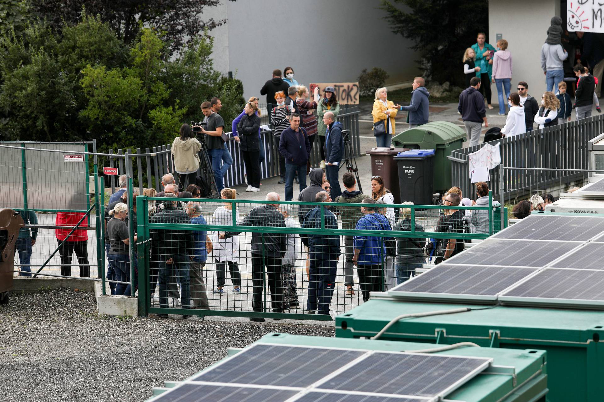 Zagreb: Stanovnici Črnomerca mirno prosvjedovali zbog izgradnje reciklažnog dvorišta