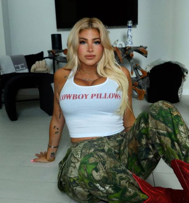 FOTO Imala je najveće grudi i bila ovisna o seksu: 'Sad sam u celibatu i želim se iscijeliti'