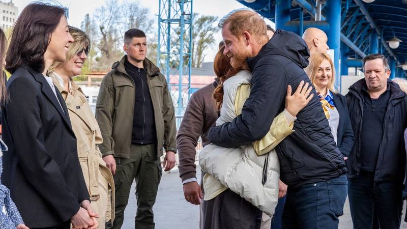 Princ Harry posjetio Ukrajinu: Mnogi primijetili da je prekršio strogi kraljevski protokol...