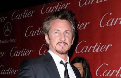 Pijani Sean Penn autom se zabio u ogradu Brada Pitta