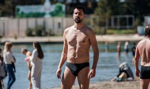 FOTO Splitski dogradonačelnik u uskim gaćicama zaigrao picigin
