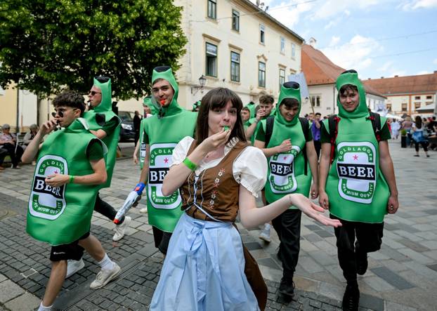 Maturanti u Varaždinu započeli svoj mimohod minutom šutnje za ubijenog Luku (19) iz Drniša