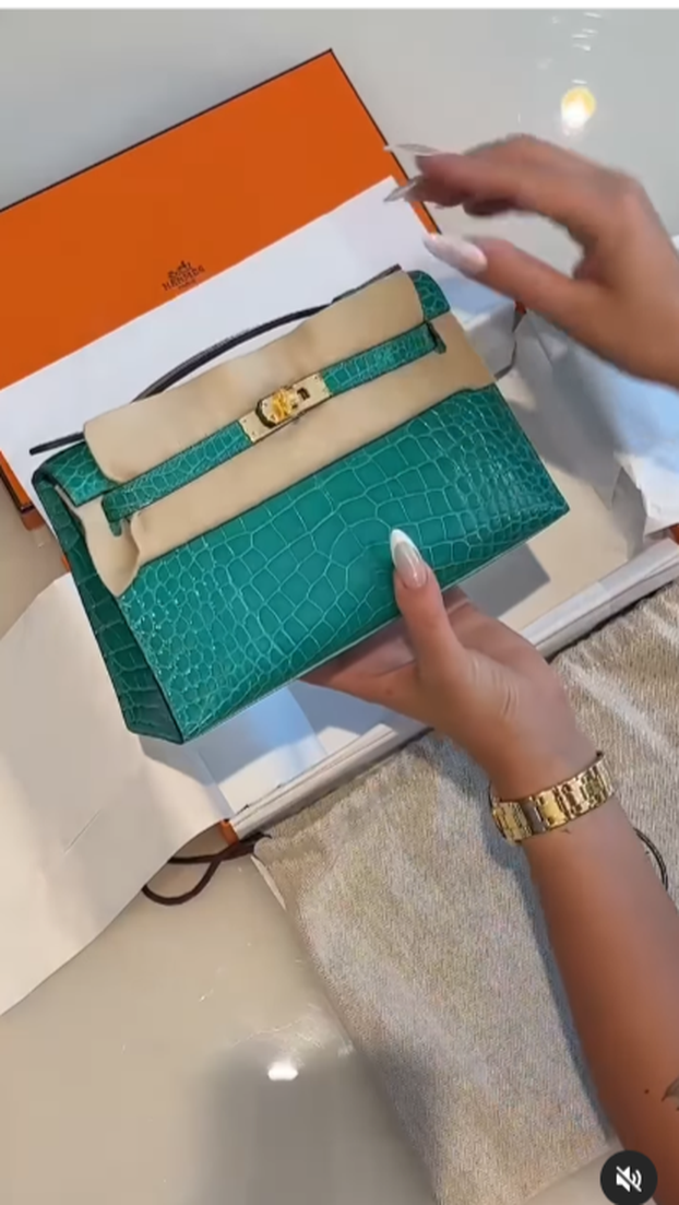 FOTO Ovako Georgina slavi: Na glavi kruna, a oko nje luksuzni pokloni, cvijeće i seksi Ronaldo