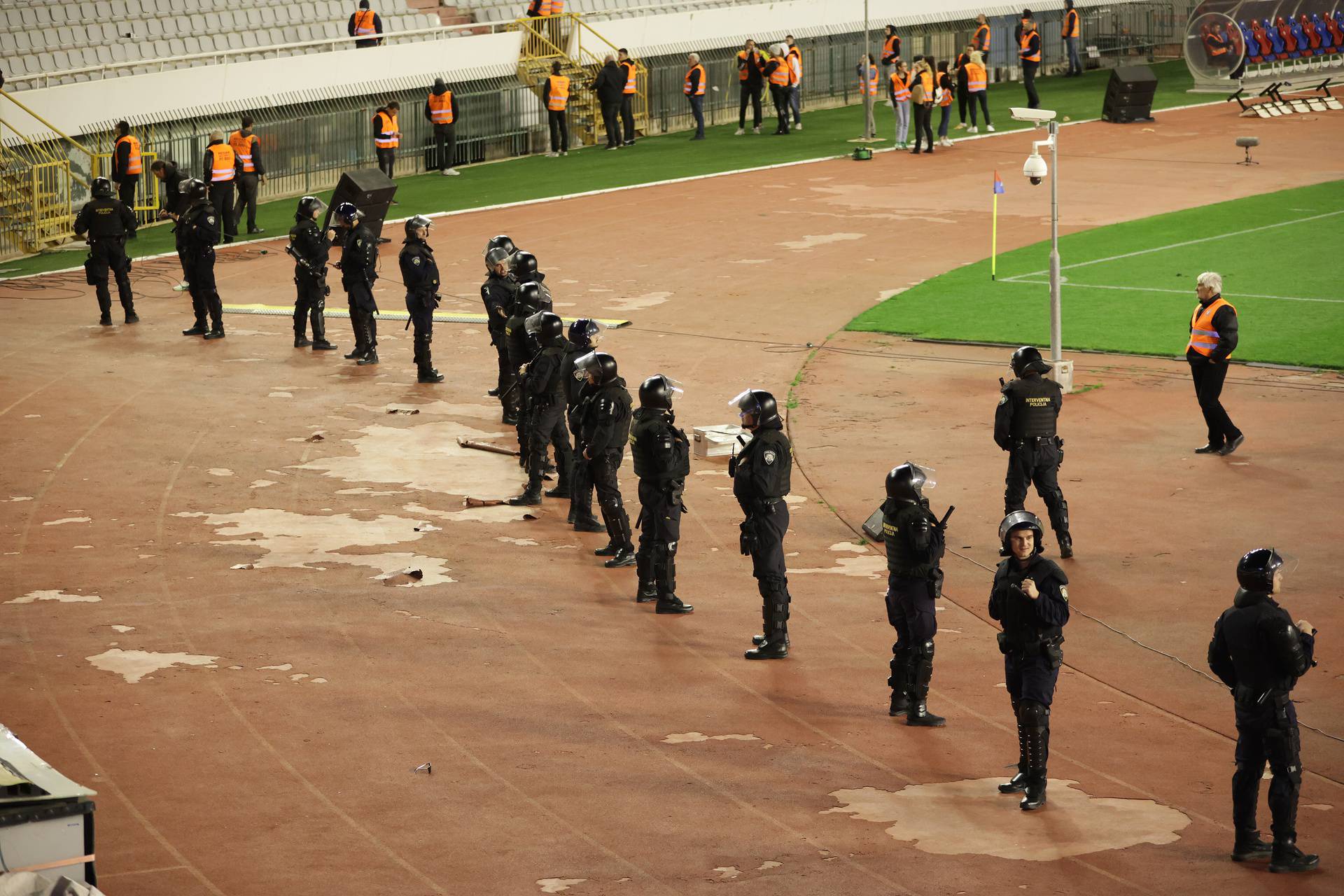 Split: Interventna policija oko stadiona nakon susreta Hajduka i Dinama