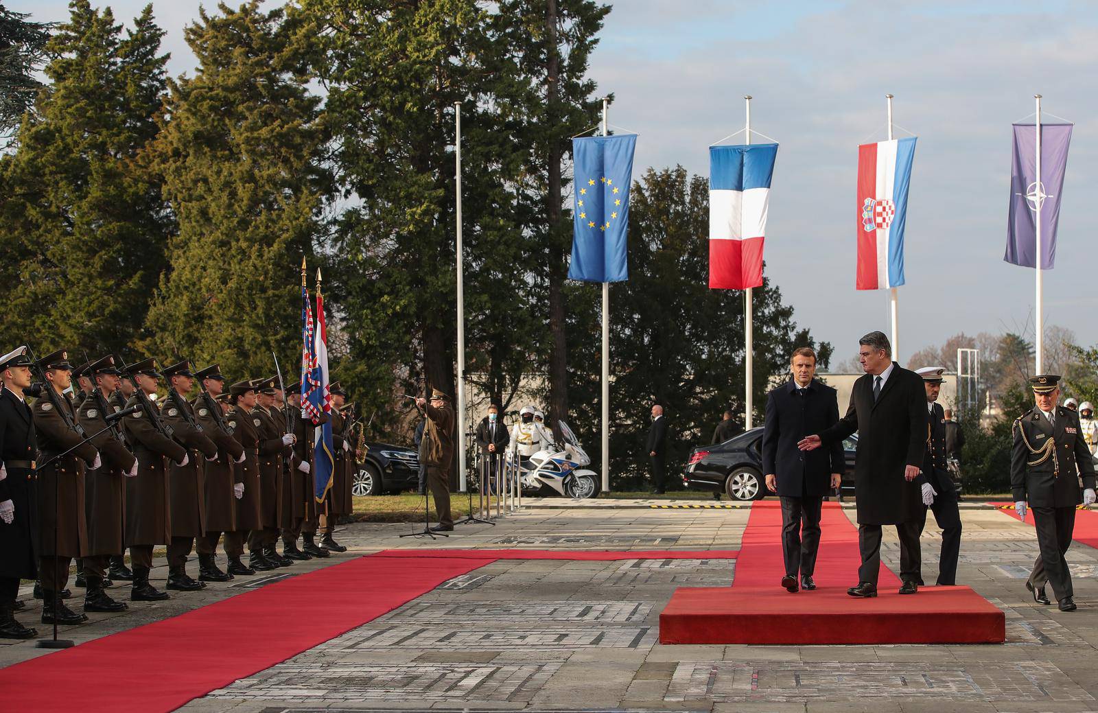 Zagreb: Svečani doček predsjednika Francuske Republike Emmanuela Macrona u Uredu Predsjednika Republike
