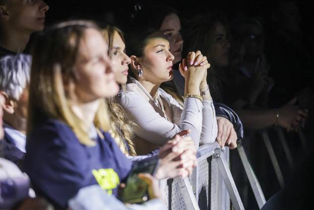 Zagreb: U Areni Zagreb održan koncert "Progledaj srcem"