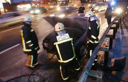 Zagreb: Auto se zapalio u vožnji; nitko nije ozlijeđen